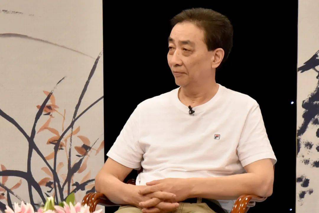 仰山论坛一代精神属花草四君子与大写意花鸟画在书画频道演播中心举行