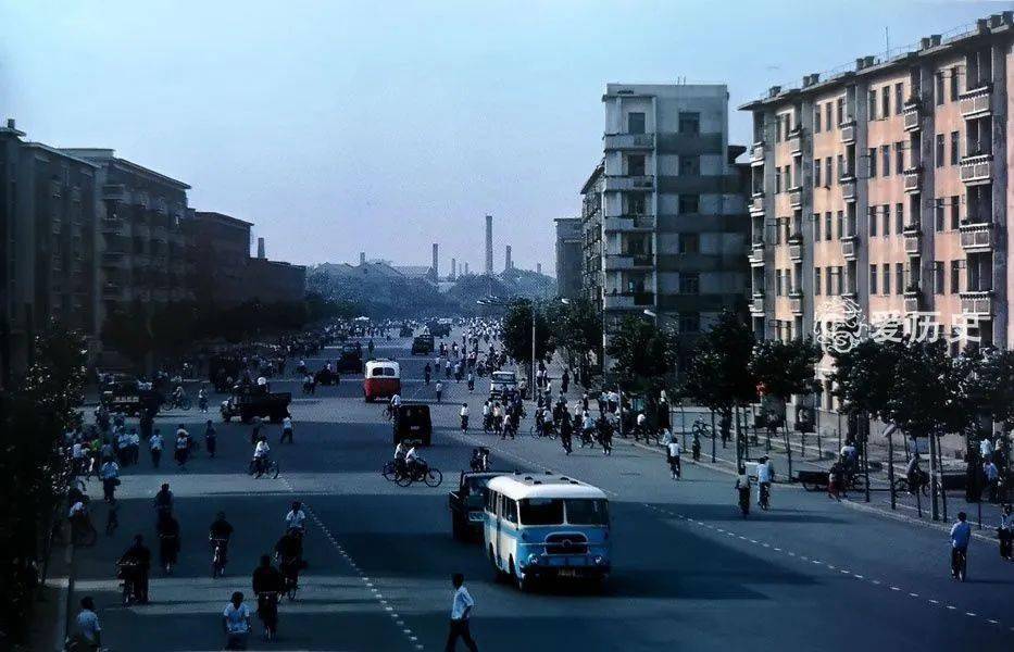 上世纪的七十年代末期,沈阳在结束动荡后,城市很安静.