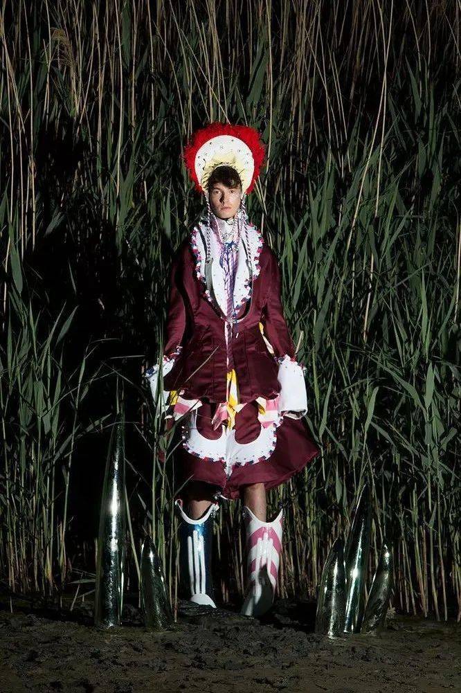 透视装和仙美蓬蓬裙?穿辣么可爱当然是男孩子啊(笑)!