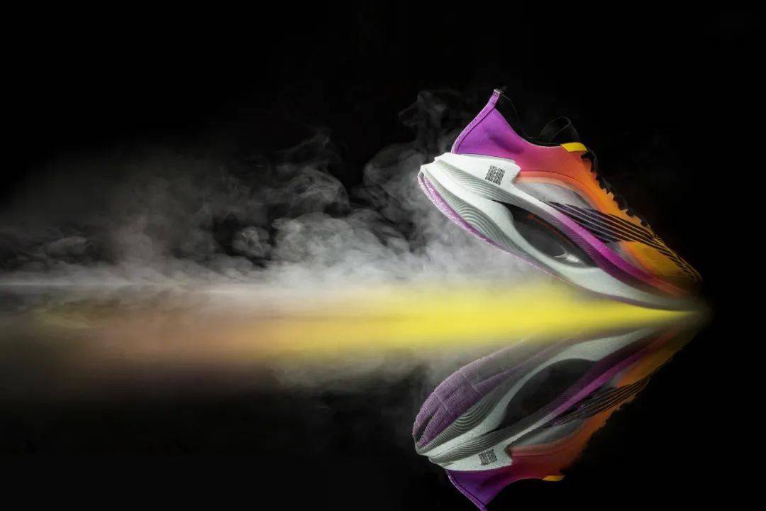 你们是不是还在纠结李宁「绝影」 1699 的售价?