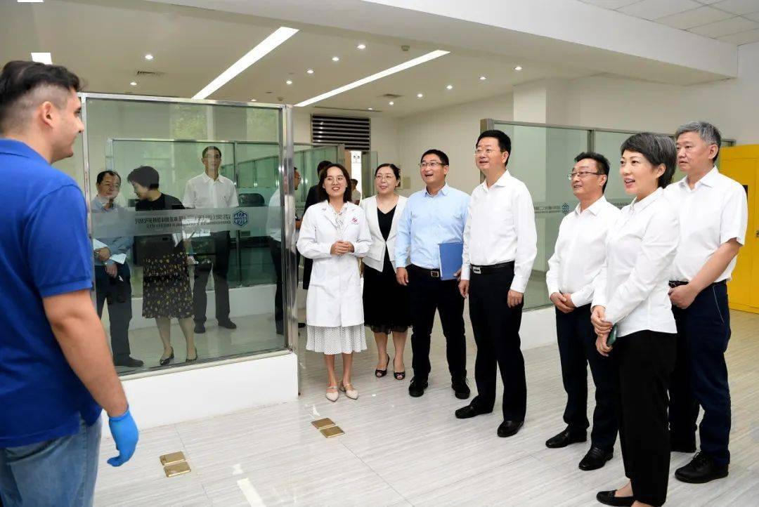 段成刚调研诺奖(重庆)二维材料研究院