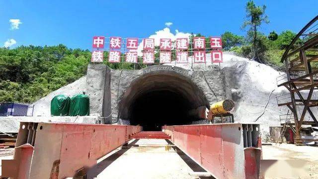 羽绒快讯百年一遇洪水漫过大佛脚趾南玉高铁进展贵港南站选址定了