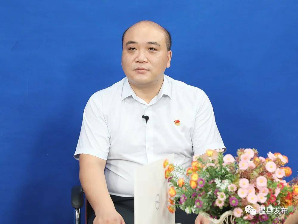 岳村街道党工委书记王二庆接受访谈岳村,张羌街道专场访谈现场