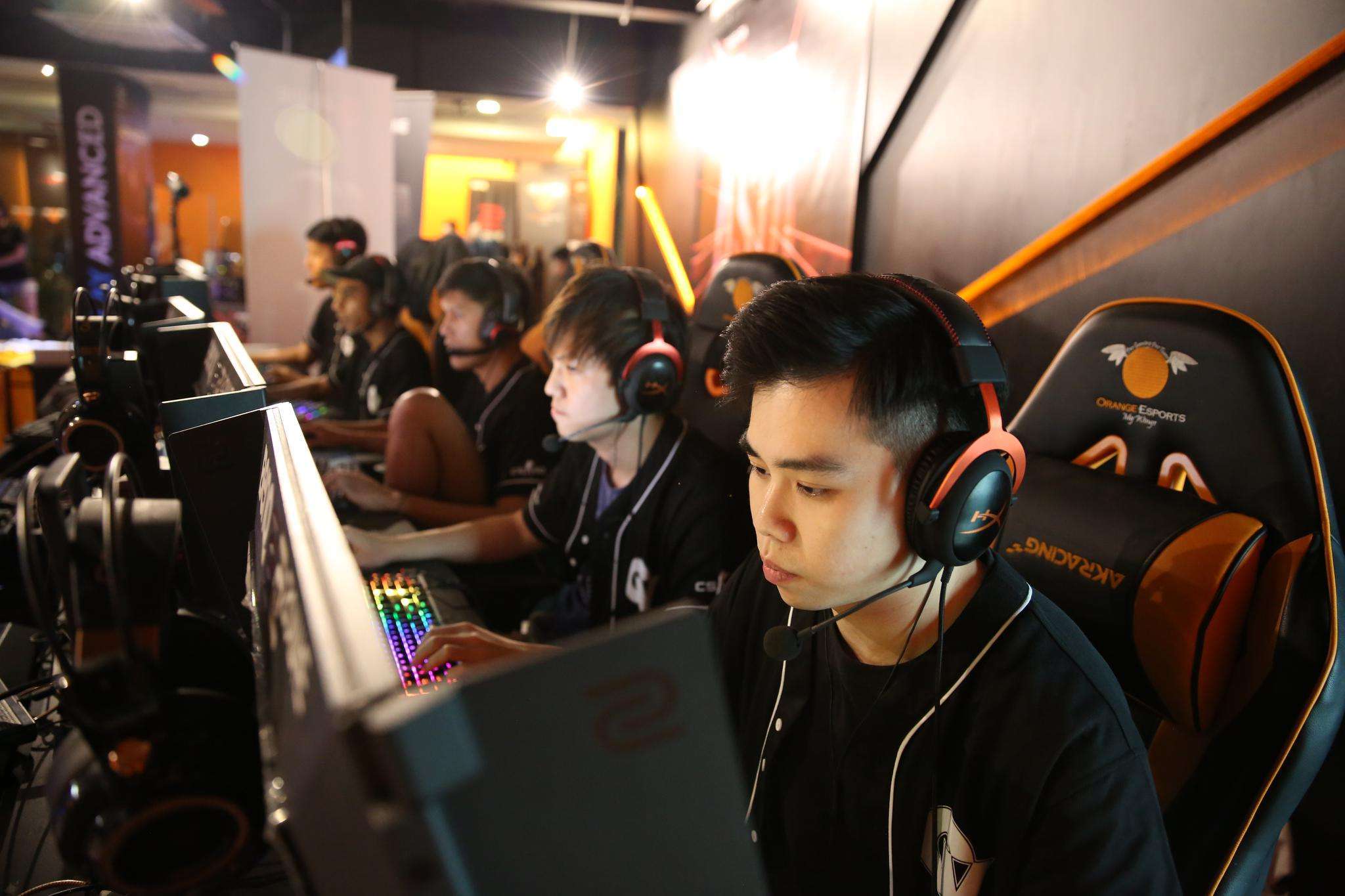 上百个家庭求助电竞职业队:不让打电竞,孩子在家放火怎么办