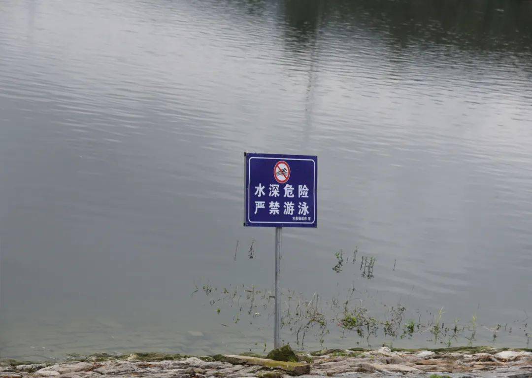 水库,塘坝周边村要充分抓住早晨和晚上村民集中在家活动的时间段,通过