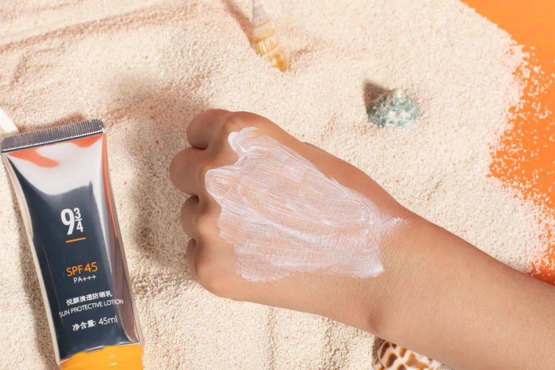 出门怎能少了它943悦颜清透防晒乳