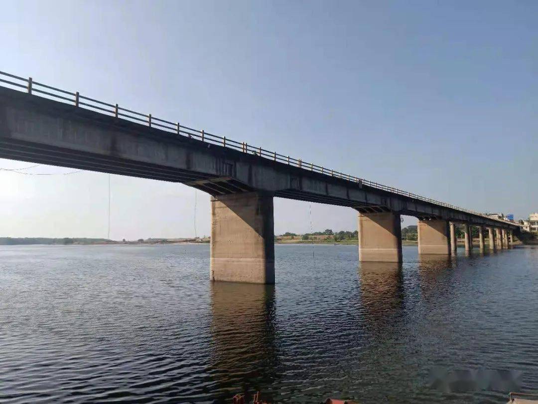 信江水退了,梅港乡小洲岛的亭台也露出了全貌._黄金埠