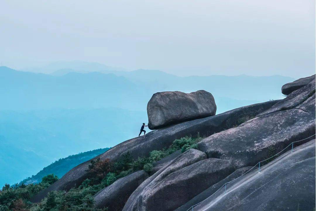 在玉苍山景区,还有摩天岭,天湖,摩天栈道,天湖,法云寺等众多景点,值得