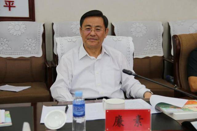 广东省法学会会长梁伟发一行到内蒙古自治区法学会调研座谈