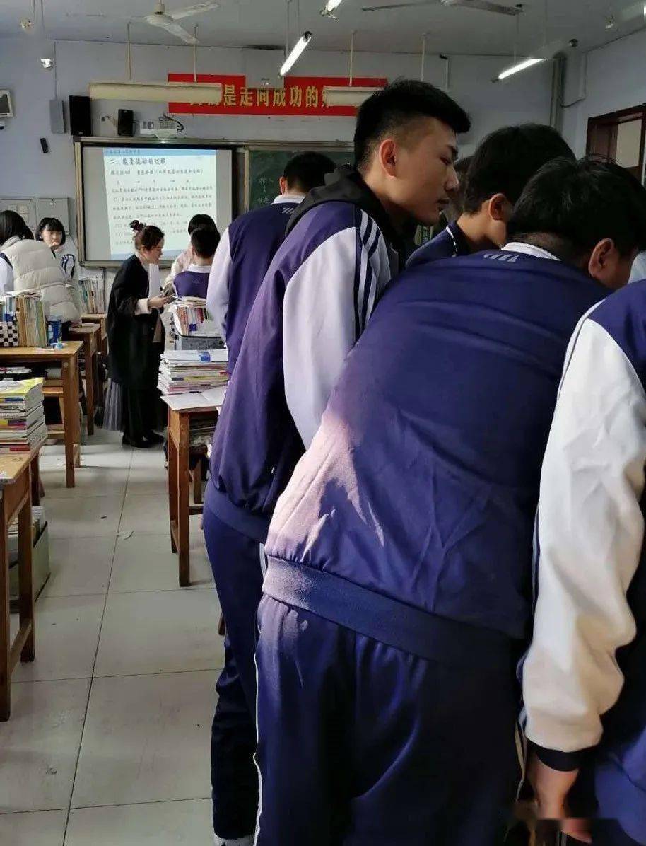 继而满怀工作热情和活力进入无棣二中工作