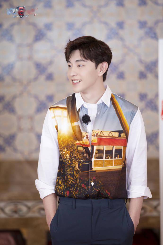 邓伦《极限挑战》剧照公开 英气伦总在线俘获少女心