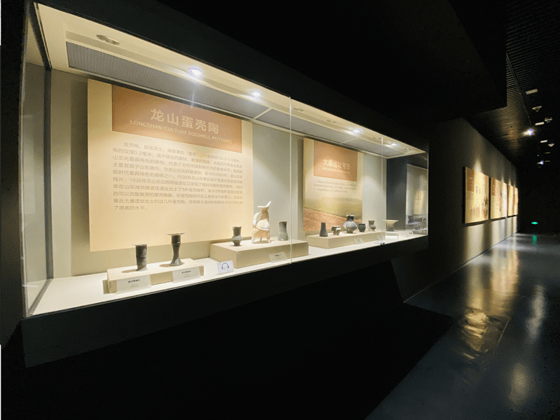 章丘创造性地将博物馆,图书馆,群众艺术馆,城市规划展览馆和科技展览