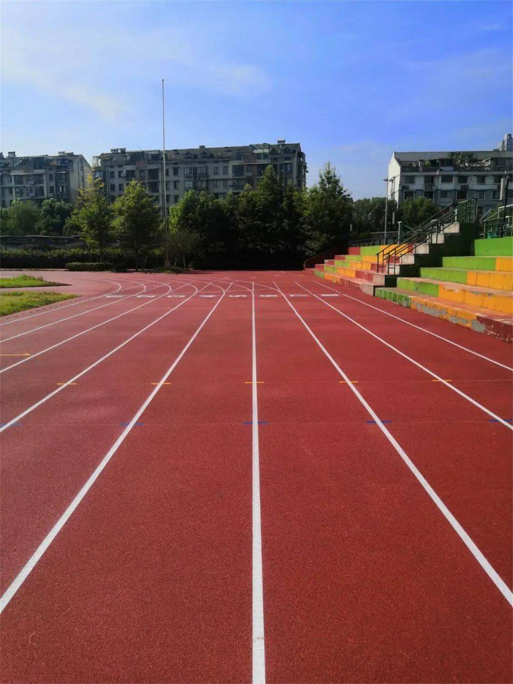 放心大胆运动吧,暑期校园操场跑道翻新材质抽检全部合格