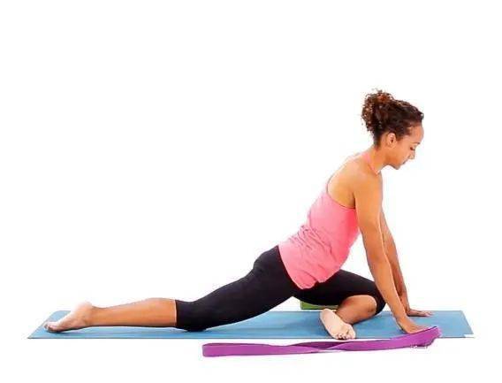 瑜伽鸽王式,如何练习手抓到脚?