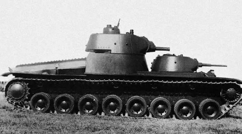 su-100y的故事还要从t-100坦克说起,这台车是1938年苏联红军机械化