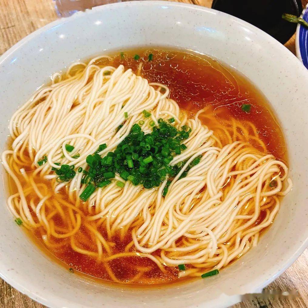 汤清,面健,油香,葱绿,这碗让人念念不忘的阳春面!