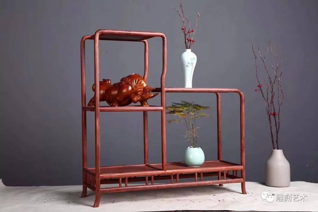 博古架的造型案台上的博古架,造型还是多种多样的,很多造型都是别出心