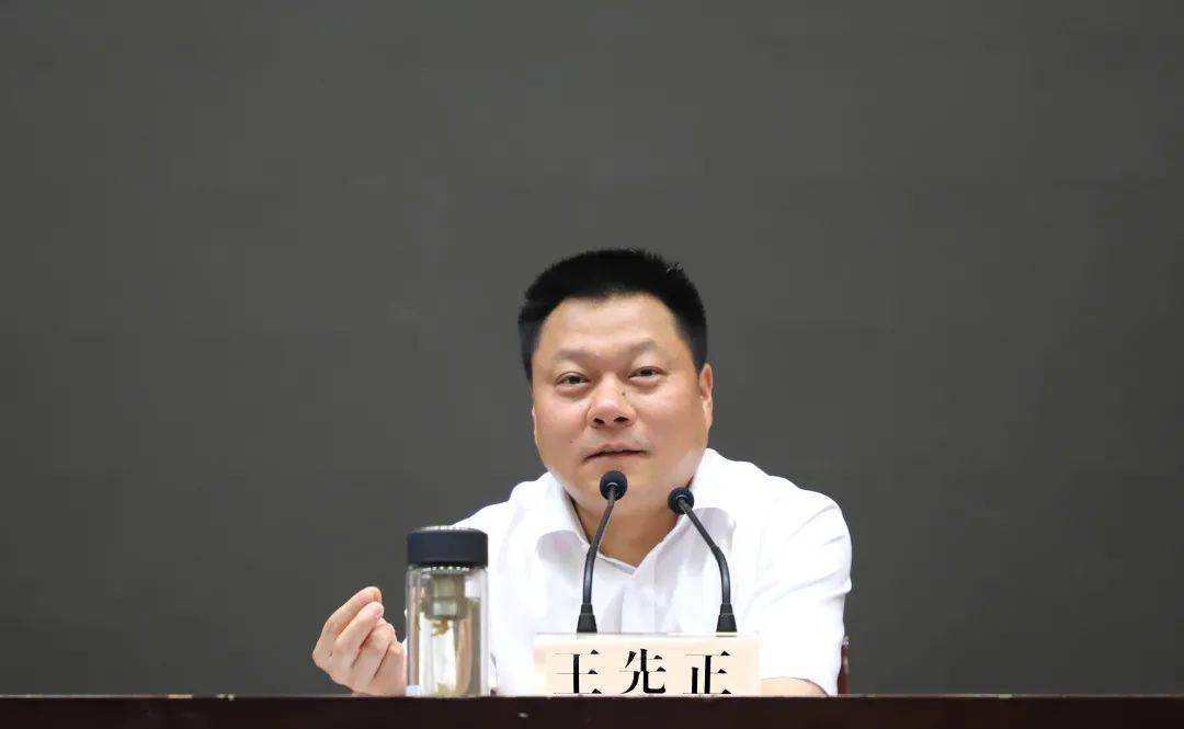 王先正副市长在讲话中指出:文明城市创建过程中的很多问题都是小问题