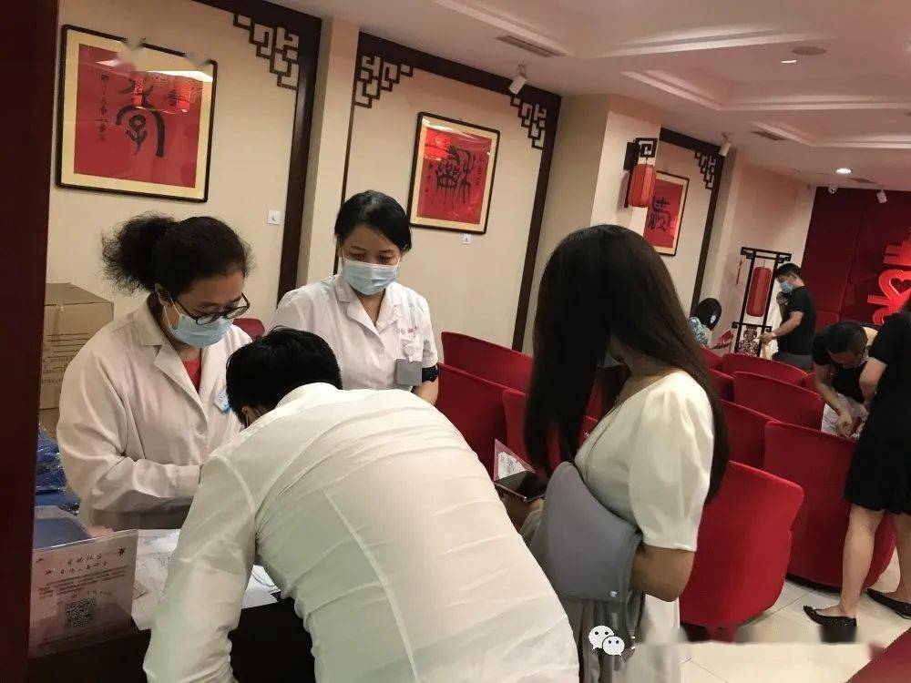 婚检是为即将步入婚姻圣殿的情侣提供的健康检查,是指结婚前男女双方