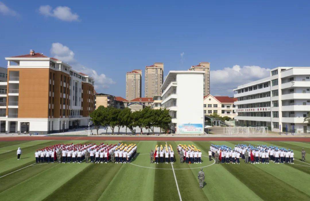 视频报告这是我们的军训请明溪人检阅