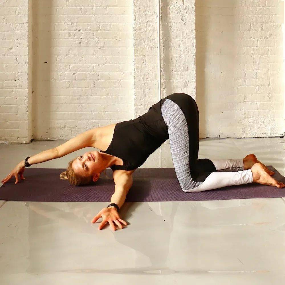 9个瑜伽肩部体式你就是行走的衣架子