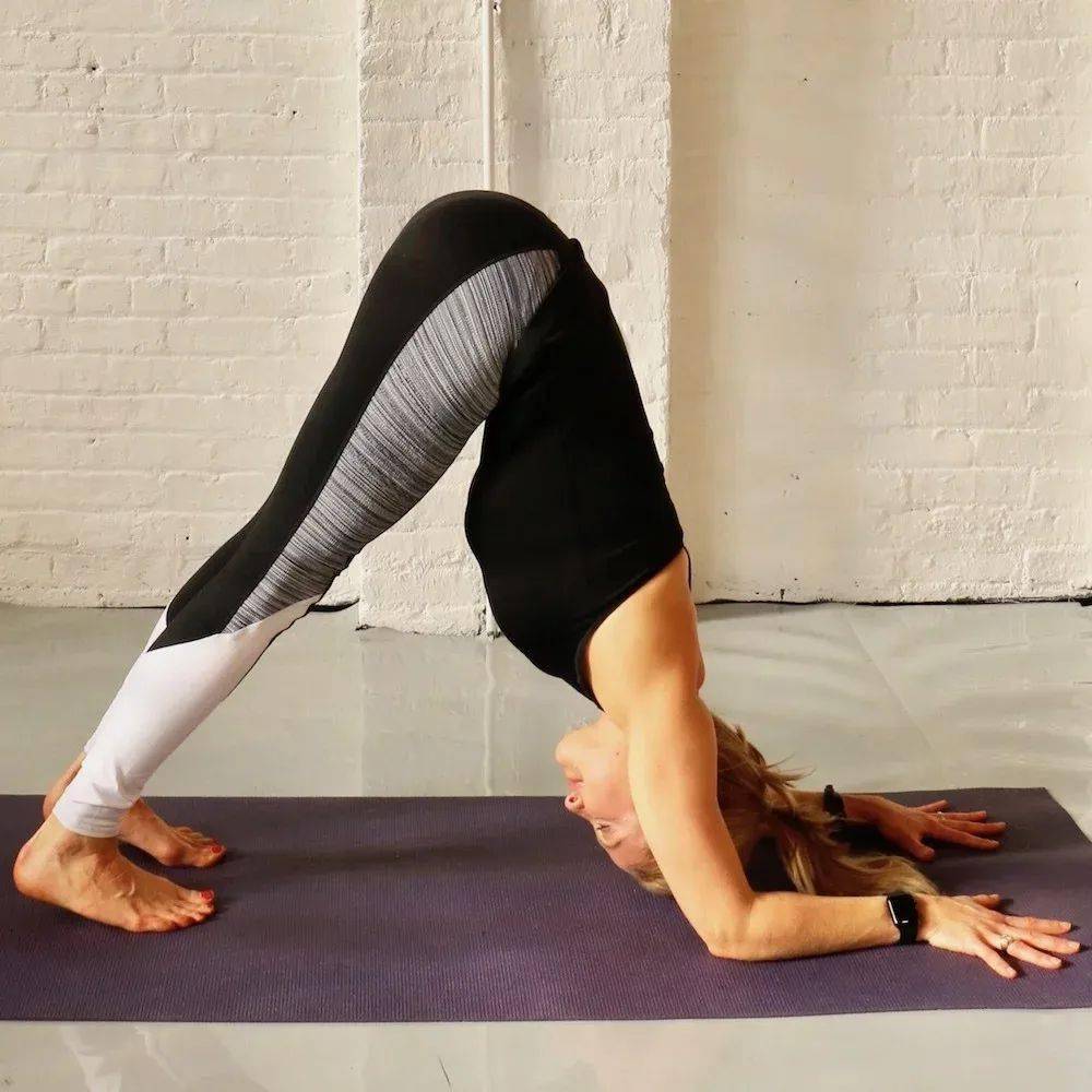 9个瑜伽肩部体式你就是行走的衣架子