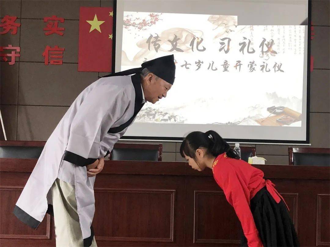 新时代文明实践丨文化有礼启蒙礼走进文化礼堂感受传统礼仪