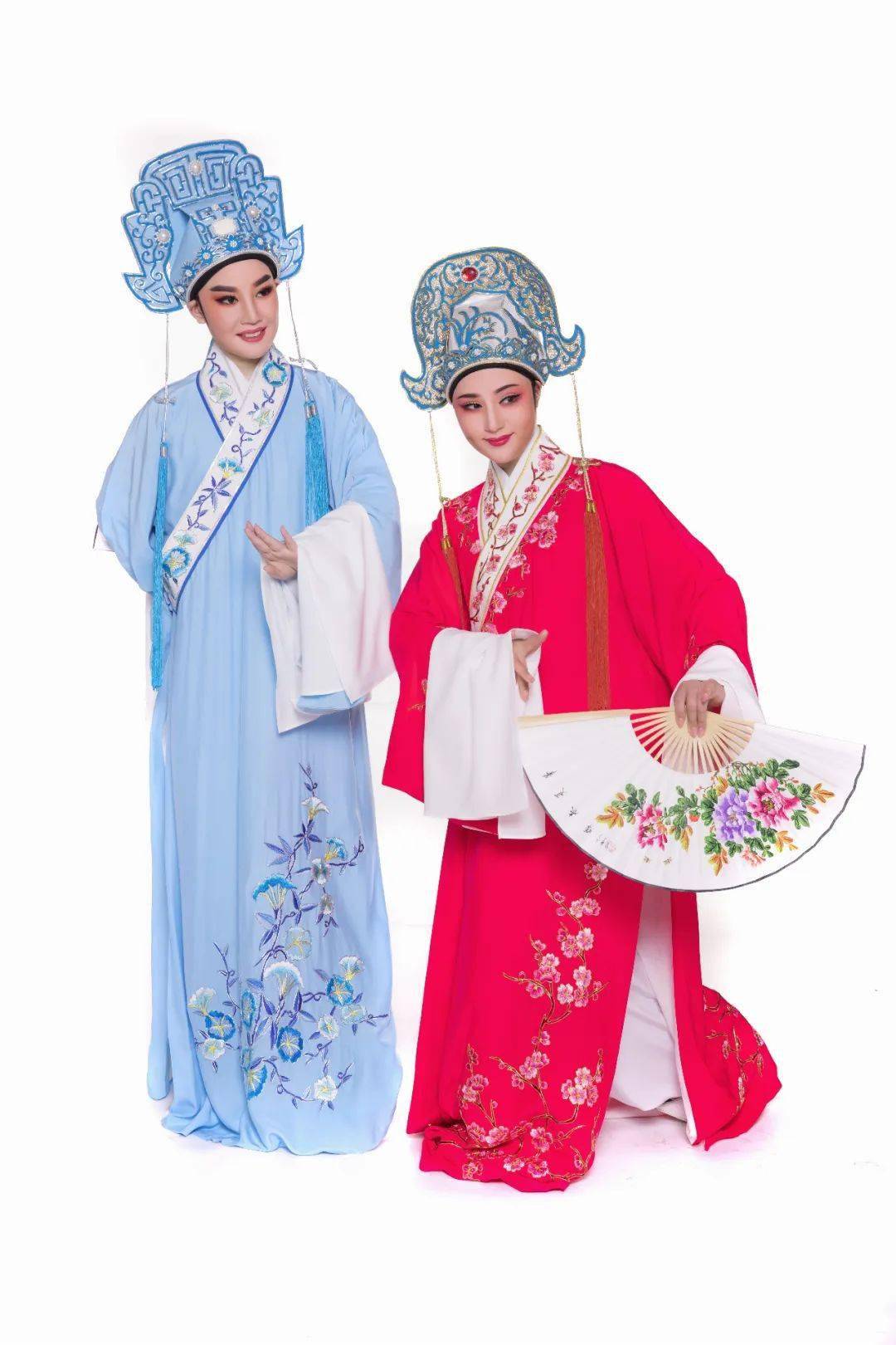 剧情简介:东晋时期,浙江上虞县祝家庄,祝英台是祝员外的掌上明珠,自幼