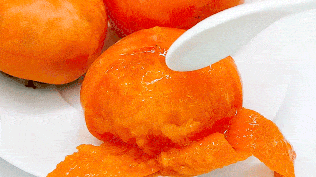 的果汁让人忍不住口水直流~凑上嘴喝一口,甜滋滋的汁和果冻般弹嫩的肉