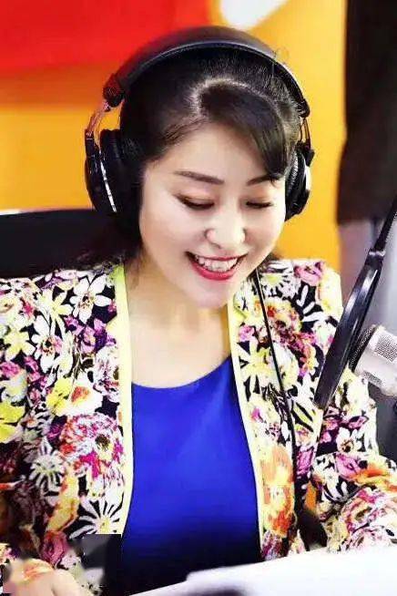 王越滑动查看青海广播电视台经济广播是省内最早的一家专业电台,以