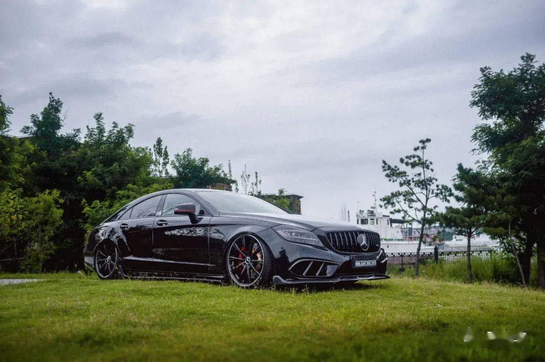 线条丰腴的奔驰最美轿车cls黑化之后变身低趴大佬
