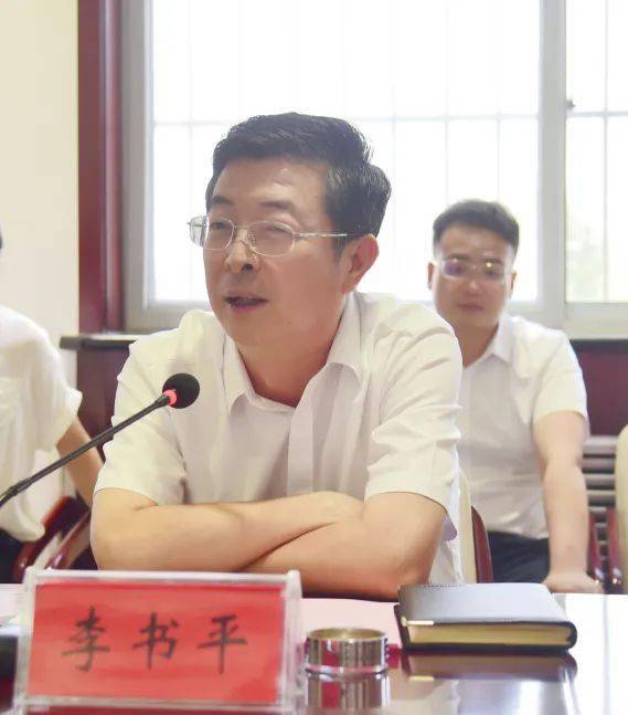 8月29日下午,肥乡区委书记李书平主持召开2020年高考优秀学子代表座谈