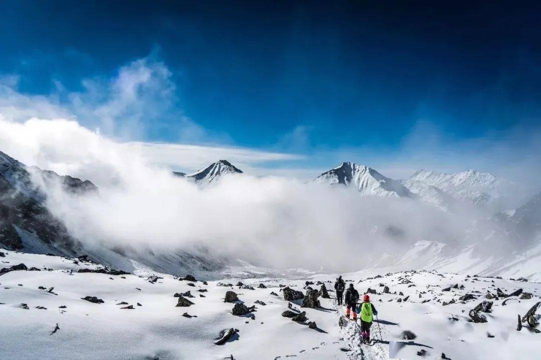 雪山攀登2020年09月30日10月05日初級雪山攀登四姑娘山二峰5276米國慶