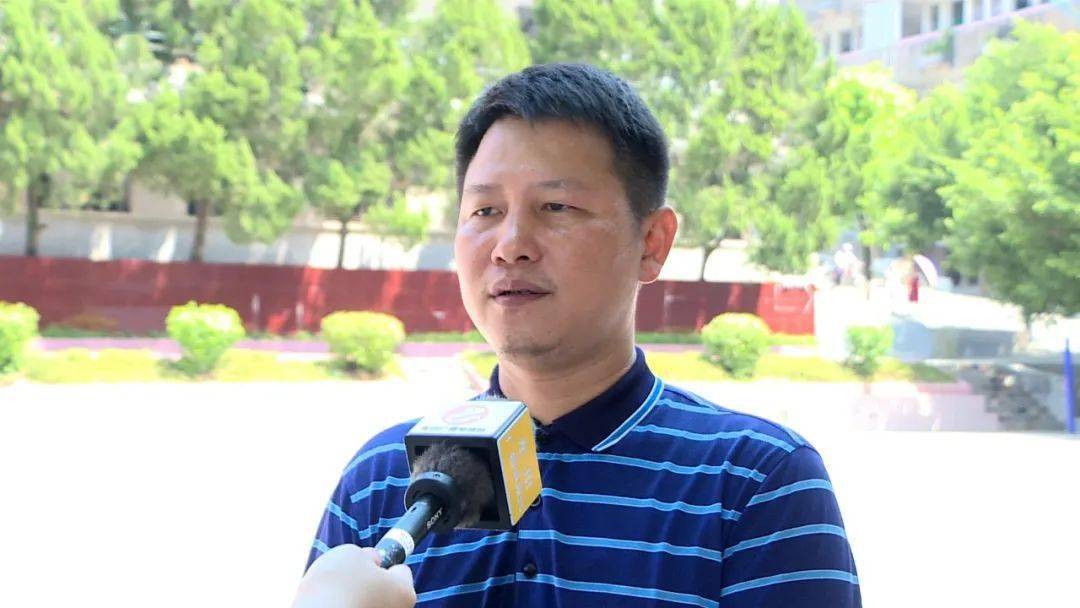 龙川县第一中学初中部副校长 骆智明:我校切实按照县教育局工作会议