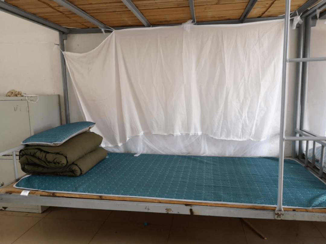 师生合力暖心入宿盐步中学七年级新生入宿