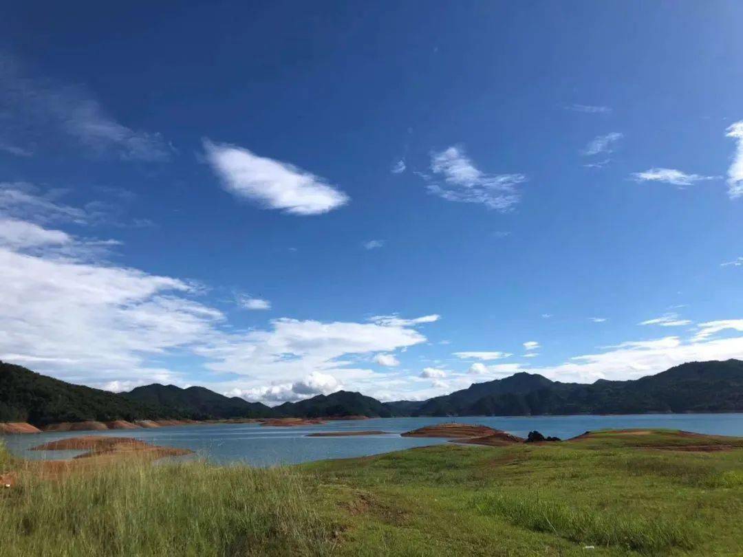 青龍湖也稱楓樹壩水庫,在河源市龍川縣中部偏北,水域面