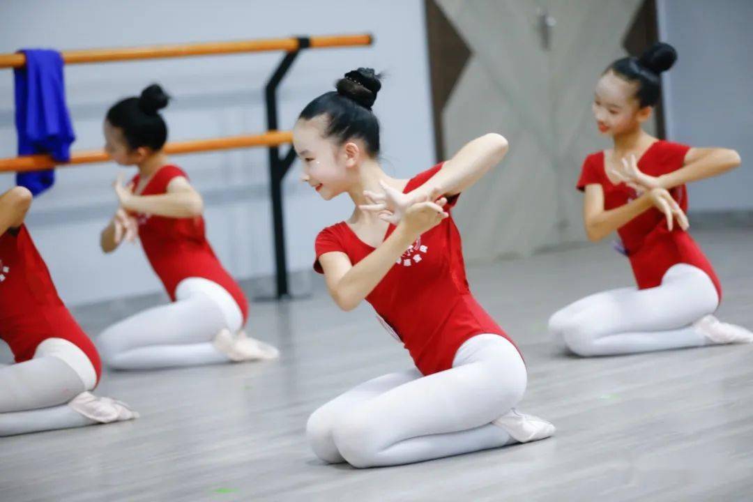 中国舞考级发型图片