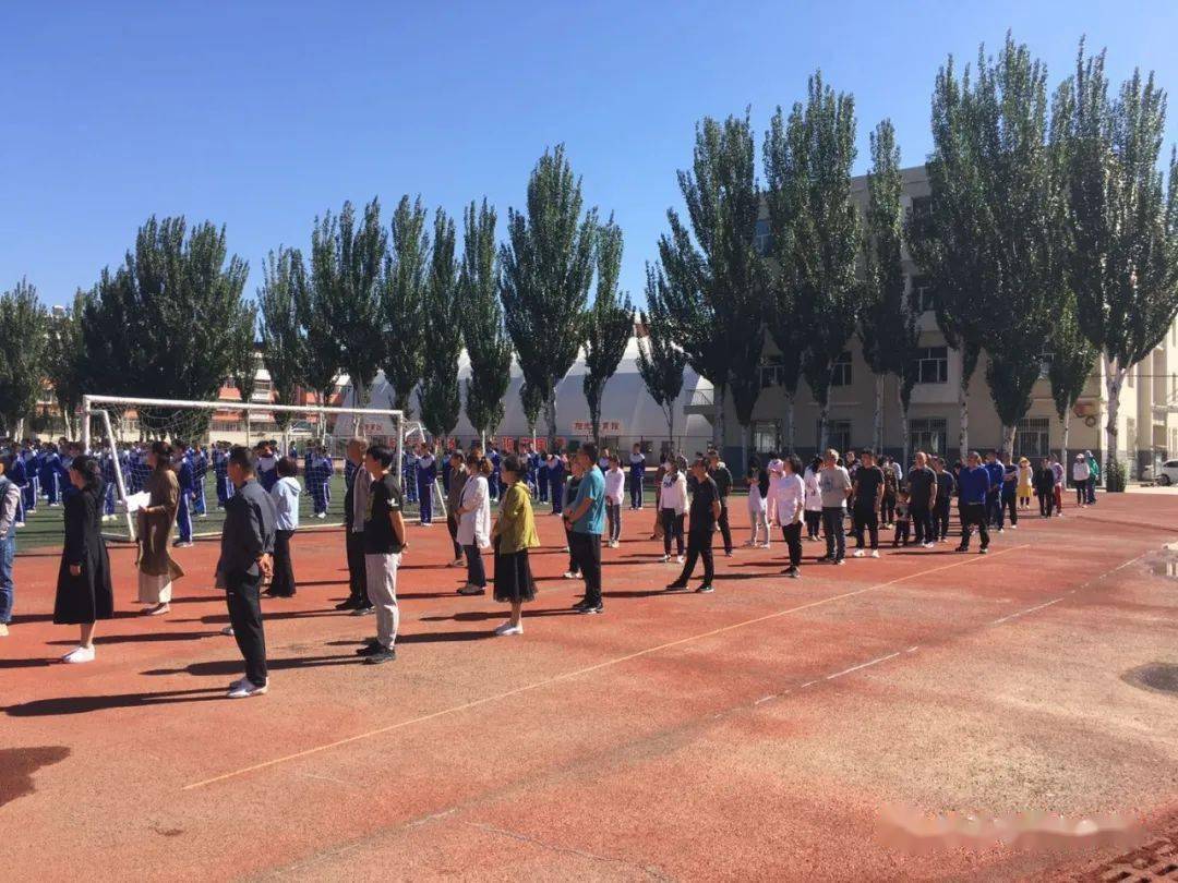 包头市第七中学举行2020-2021学年度第一学期第一周升国旗仪式_包七中