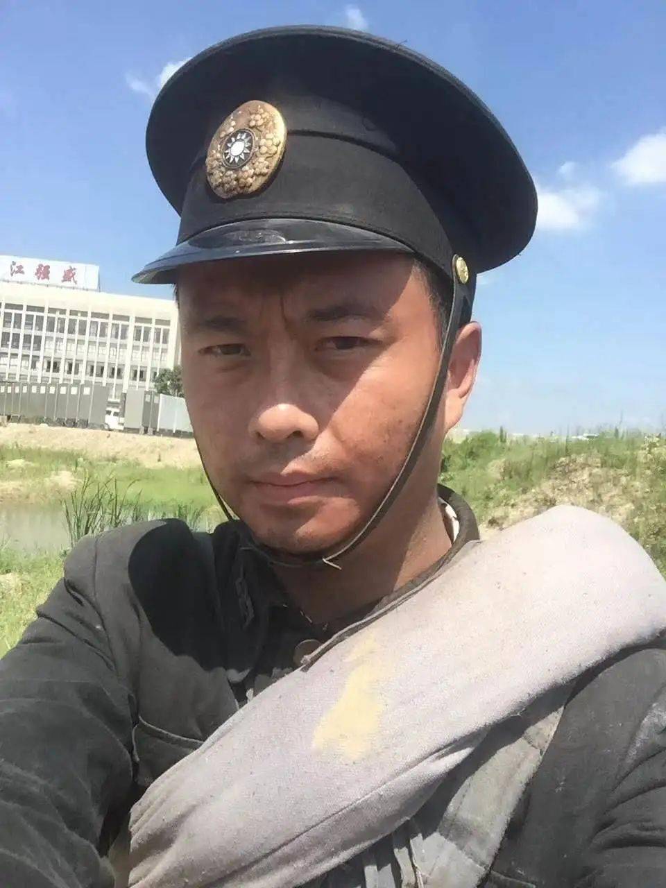 沈忠良和黄礼亮就在这里面扮演了两位保安团的成员