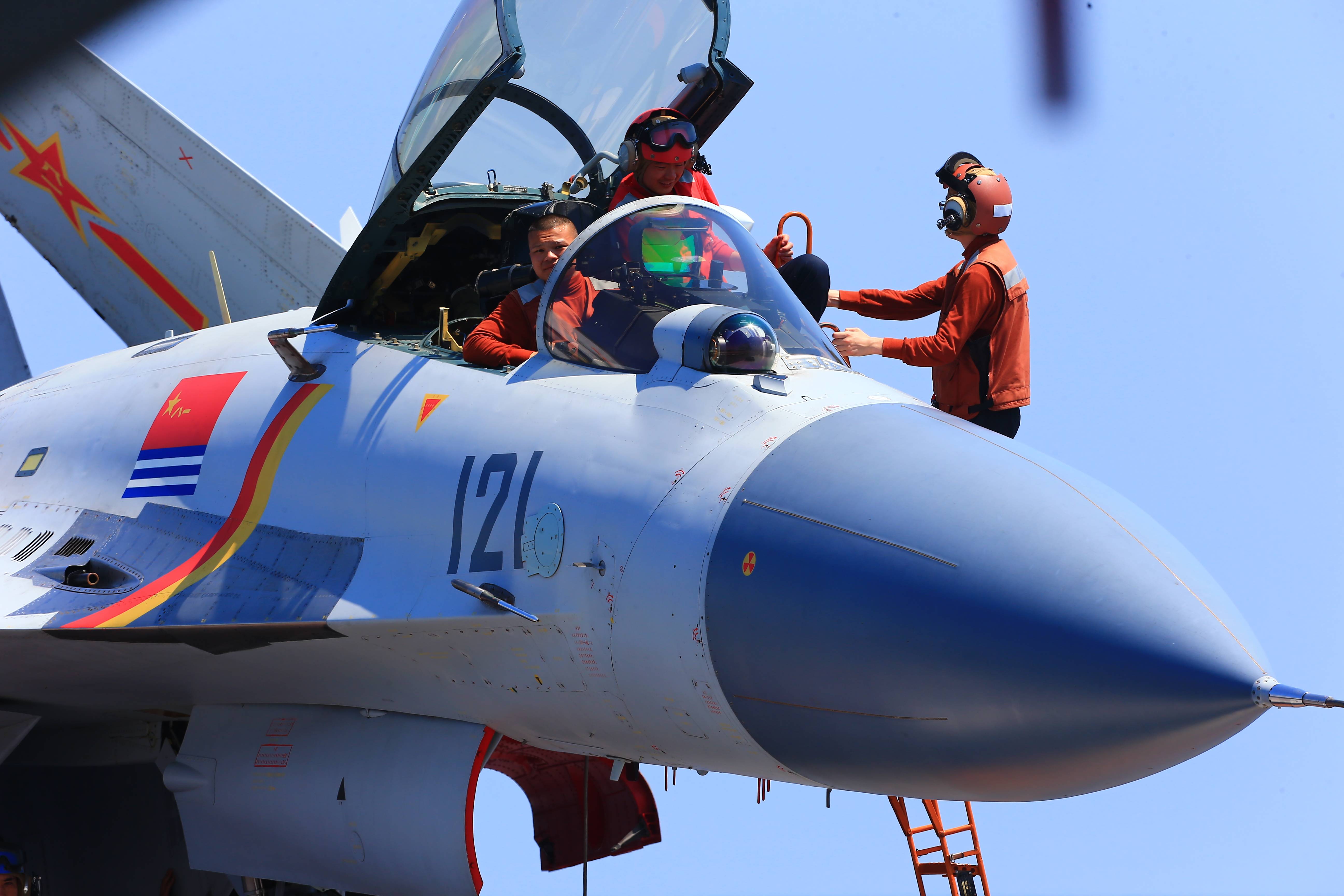 奋飞在新时代的海天——海军某舰载航空兵部队备战打仗记事