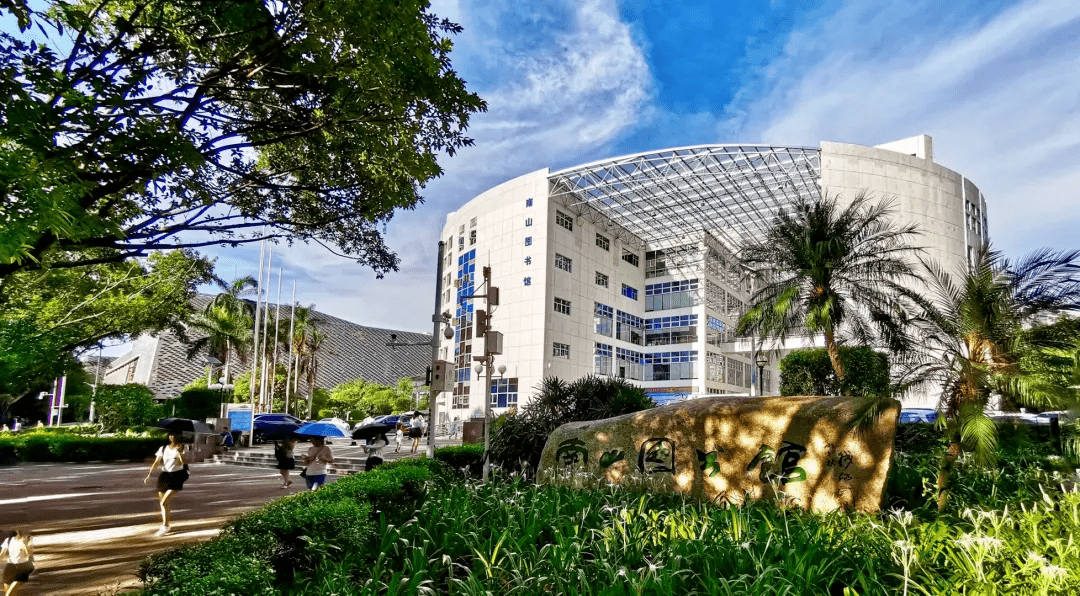 馆之城"出谋划策程亚男曾请教香港科技大学图书馆馆长如何管理图书馆