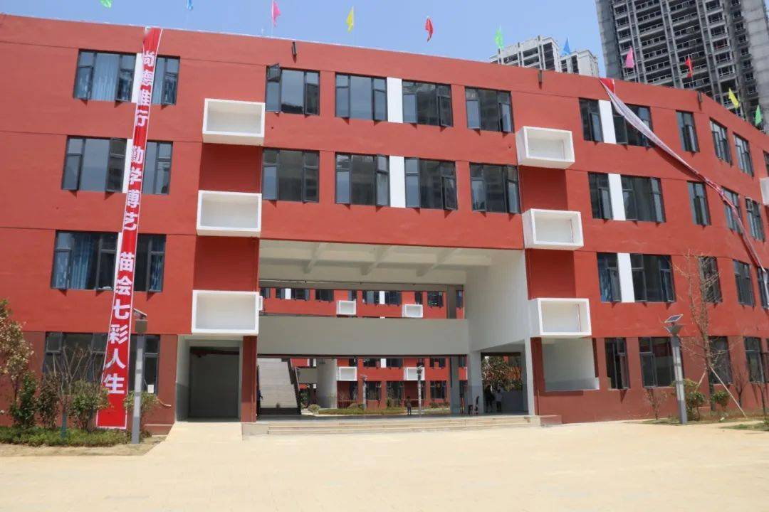 城區這所新建小學正式啟用