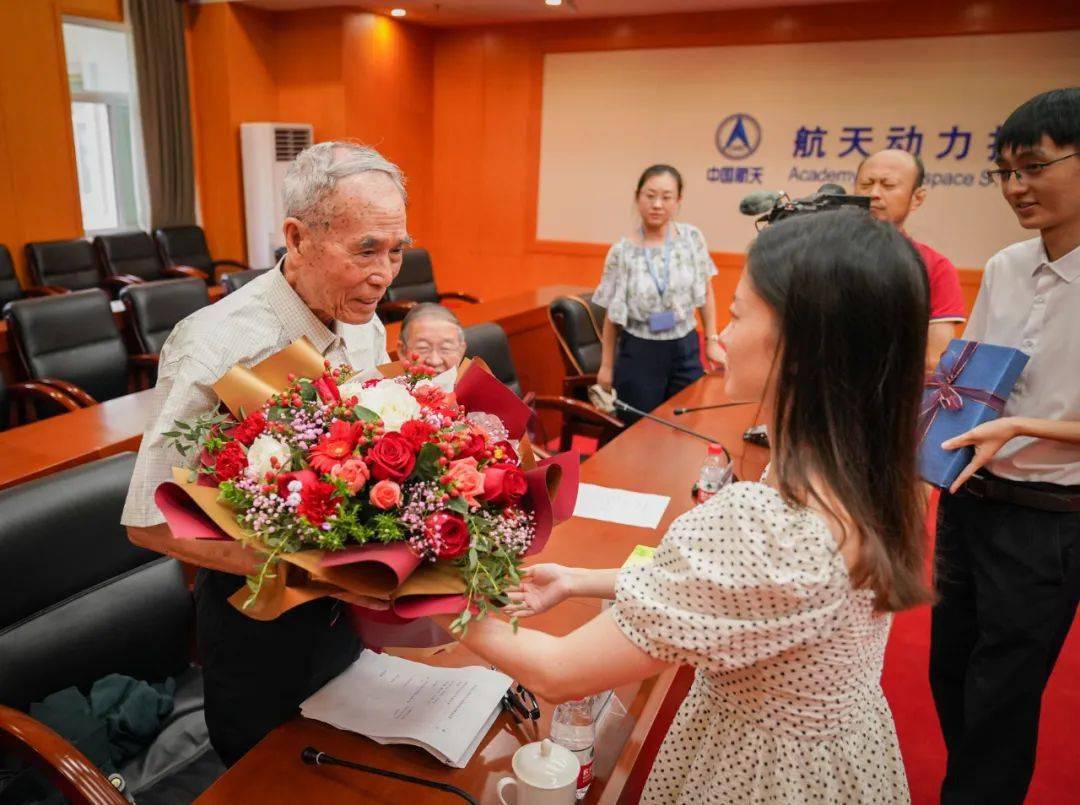 邢球痕院士90岁生日快乐