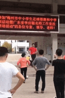 爆笑GIF图：宝宝为了追上妈妈，也太逗了
                
                 