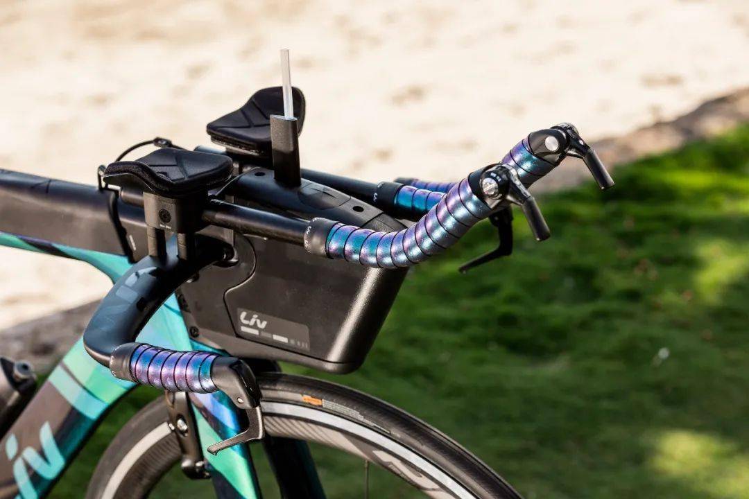 哇塞的女孩儿_avow