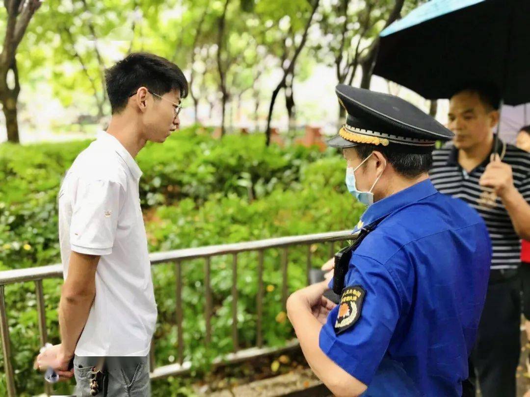 高温下的城管蓝④他们用一身汗水换一城之美