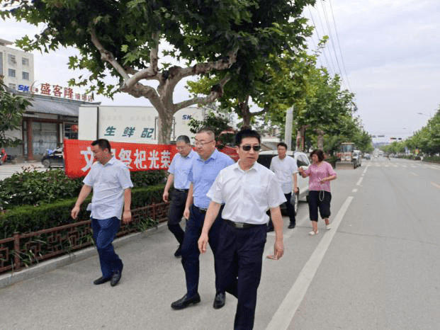 9月2日,统计局徐局长,王局长来我镇指导青岛宏璇物流装备有限公司的纳