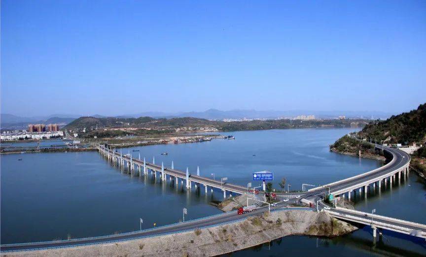 郧阳岛汉江上的岛梨花湖位于襄阳老河口市境内,系在汉江干流上兴建