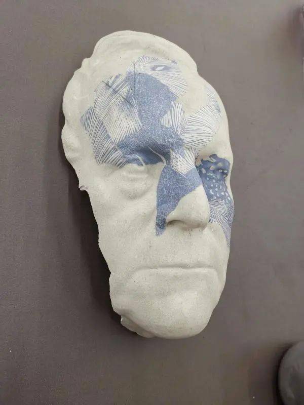 《石膏像— 毛奇》作者:顾萍萍/// 《衣架和版画》作者:白雪