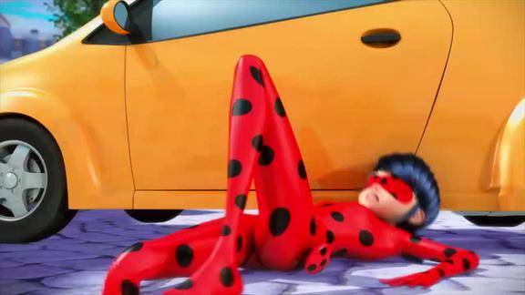 瓢虫雷迪雷迪就要被攻击突然有人来救这人竟是贾斯通